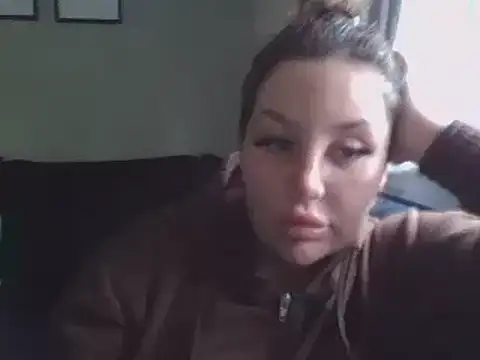 Snapshot of magical_mia chatting on 03-17-25, 11:42 magical mia online show from 03-17-25, 11:42