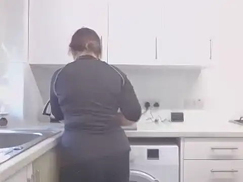 Snapshot of magical_mia chatting on 03-19-25, 09:17 magical mia online show from 03-19-25, 09:17