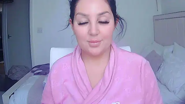 Snapshot of magical_mia chatting on 10-21-25, 10:05 magical mia online show from 10-21-25, 10:05