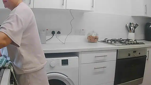 Snapshot of magical_mia chatting on 11-04-25, 10:25 magical mia online show from 11-04-25, 10:25