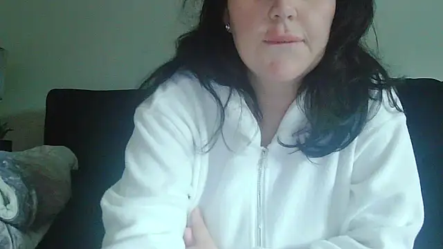 Snapshot of magical_mia chatting on 11-10-25, 12:26 magical mia online show from 11-10-25, 12:26