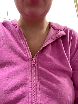 Snapshot of magical_mia chatting on 12-05-25, 10:02 magical mia online show from 12-05-25, 10:02