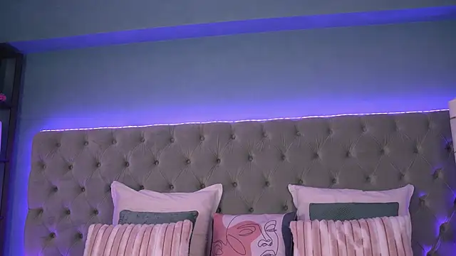 Snapshot of HaileyMadow chatting on 10-17-25, 05:10 HaileyMadow online show from 10-17-25, 05:10