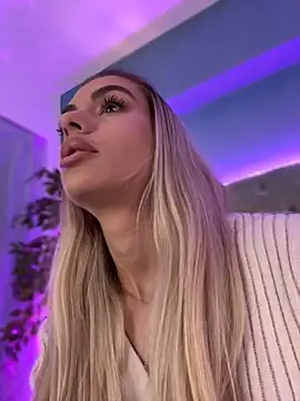 Snapshot of HaileyMadow chatting on 11-23-25, 07:52 HaileyMadow online show from 11-23-25, 07:52