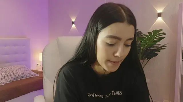 miagomezweb1 online show from 11-05-25, 12:49