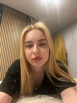 Snapshot of Nicole_blonde0 chatting on 02-06-25, 09:06 Nicole blonde0 online show from 02-06-25, 09:06