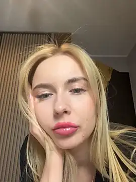 Snapshot of Nicole_blonde0 chatting on 02-07-25, 12:09 Nicole blonde0 online show from 02-07-25, 12:09