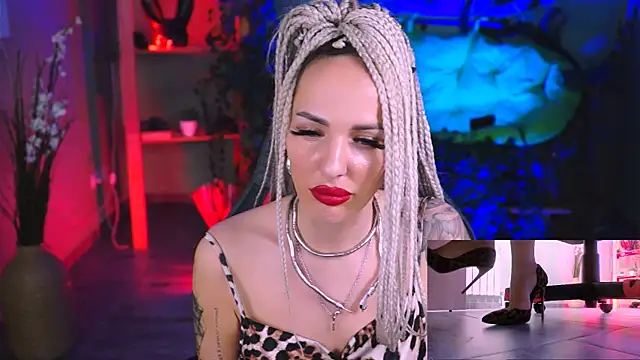 Snapshot of MonicaMaxwel chatting on 02-05-25, 05:42 MonicaMaxwel online show from 02-05-25, 05:42