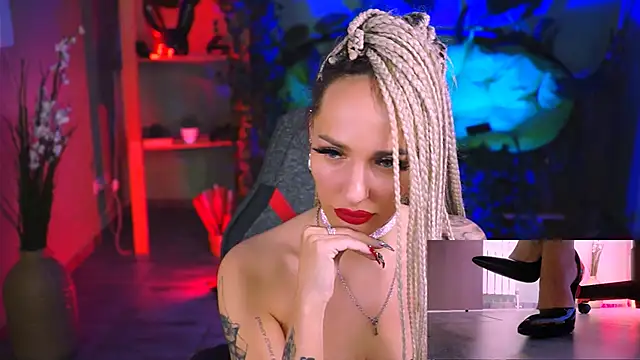 Snapshot of MonicaMaxwel chatting on 02-06-25, 06:02 MonicaMaxwel online show from 02-06-25, 06:02