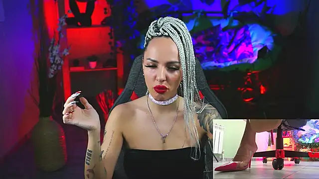 Snapshot of MonicaMaxwel chatting on 02-10-25, 12:08 MonicaMaxwel online show from 02-10-25, 12:08