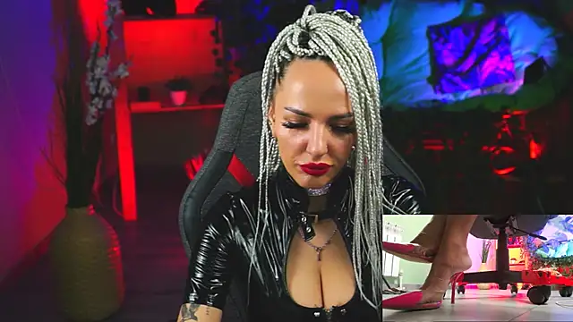 Snapshot of MonicaMaxwel chatting on 02-10-25, 03:10 MonicaMaxwel online show from 02-10-25, 03:10