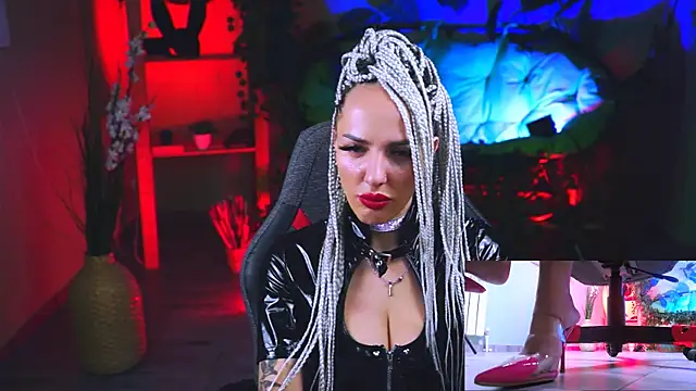 Snapshot of MonicaMaxwel chatting on 02-10-25, 06:13 MonicaMaxwel online show from 02-10-25, 06:13