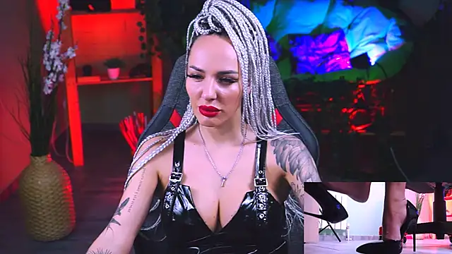 Snapshot of MonicaMaxwel chatting on 02-11-25, 12:05 MonicaMaxwel online show from 02-11-25, 12:05