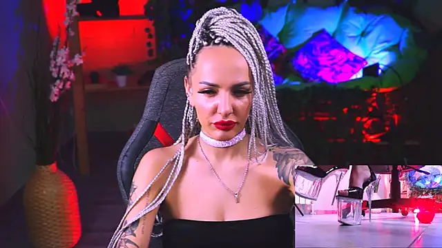 Snapshot of MonicaMaxwel chatting on 02-12-25, 11:40 MonicaMaxwel online show from 02-12-25, 11:40