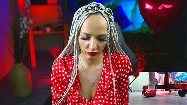 Snapshot of MonicaMaxwel chatting on 02-13-25, 12:00 MonicaMaxwel online show from 02-13-25, 12:00