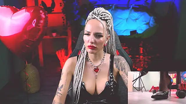 Snapshot of MonicaMaxwel chatting on 02-15-25, 06:23 MonicaMaxwel online show from 02-15-25, 06:23