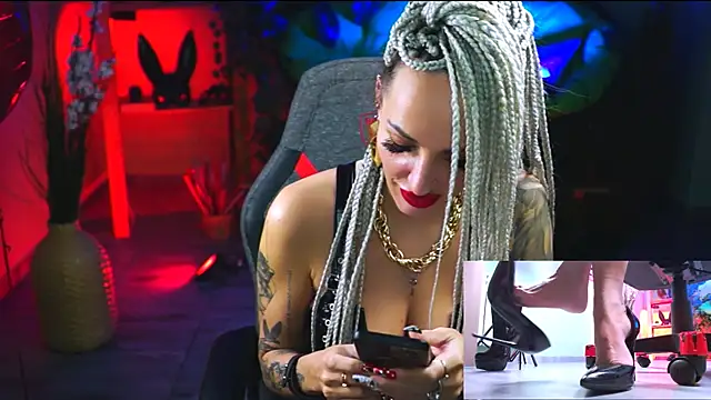 Snapshot of MonicaMaxwel chatting on 02-22-25, 06:08 MonicaMaxwel online show from 02-22-25, 06:08