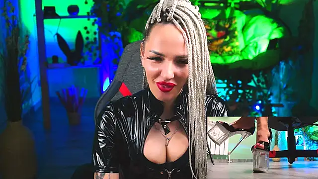 Snapshot of MonicaMaxwel chatting on 02-28-25, 12:20 MonicaMaxwel online show from 02-28-25, 12:20