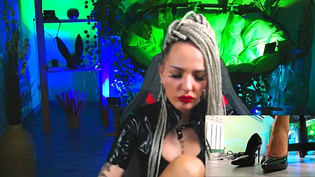 Snapshot of MonicaMaxwel chatting on 03-01-25, 03:05 MonicaMaxwel online show from 03-01-25, 03:05