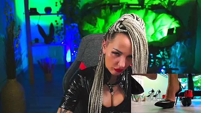 Snapshot of MonicaMaxwel chatting on 03-01-25, 06:11 MonicaMaxwel online show from 03-01-25, 06:11