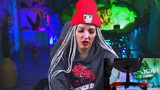 Snapshot of MonicaMaxwel chatting on 03-04-25, 12:01 MonicaMaxwel online show from 03-04-25, 12:01