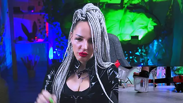 Snapshot of MonicaMaxwel chatting on 03-05-25, 03:18 MonicaMaxwel online show from 03-05-25, 03:18