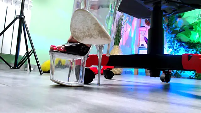 Snapshot of MonicaMaxwel chatting on 03-07-25, 03:07 MonicaMaxwel online show from 03-07-25, 03:07