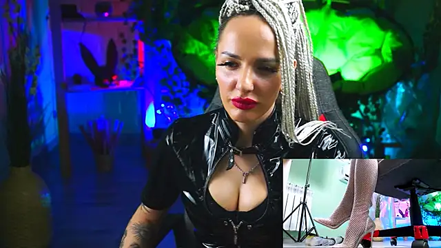 Snapshot of MonicaMaxwel chatting on 03-07-25, 06:11 MonicaMaxwel online show from 03-07-25, 06:11