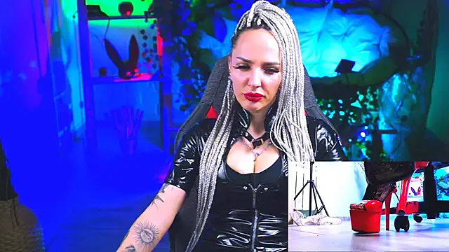 Snapshot of MonicaMaxwel chatting on 03-10-25, 02:59 MonicaMaxwel online show from 03-10-25, 02:59