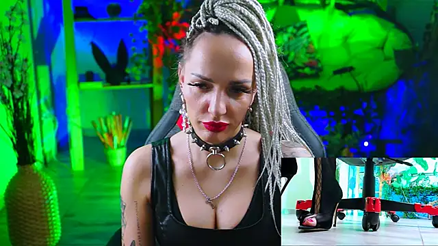 Snapshot of MonicaMaxwel chatting on 03-14-25, 11:56 MonicaMaxwel online show from 03-14-25, 11:56