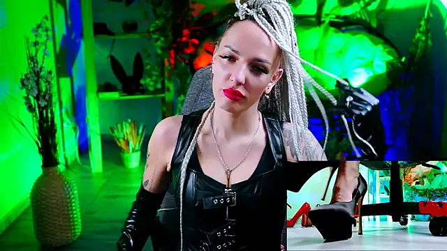 Snapshot of MonicaMaxwel chatting on 03-16-25, 12:00 MonicaMaxwel online show from 03-16-25, 12:00