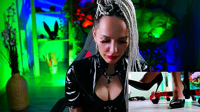 Snapshot of MonicaMaxwel chatting on 03-16-25, 06:12 MonicaMaxwel online show from 03-16-25, 06:12