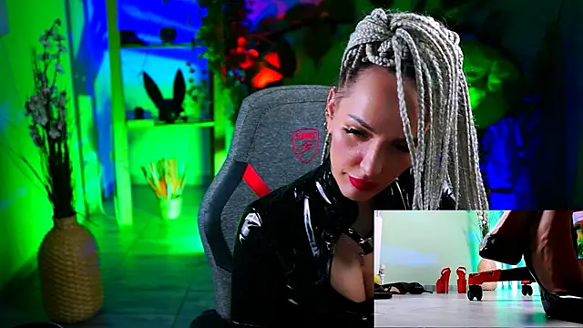 Snapshot of MonicaMaxwel chatting on 03-16-25, 09:16 MonicaMaxwel online show from 03-16-25, 09:16