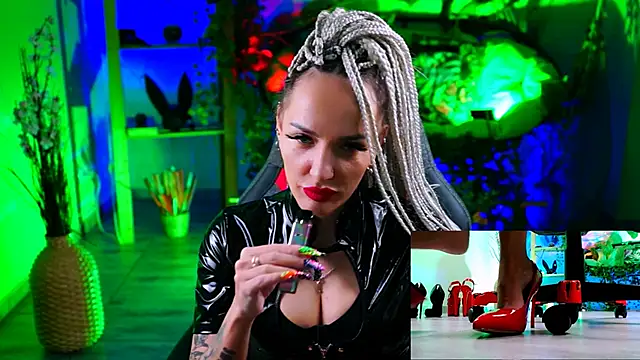 Snapshot of MonicaMaxwel chatting on 03-17-25, 11:42 MonicaMaxwel online show from 03-17-25, 11:42