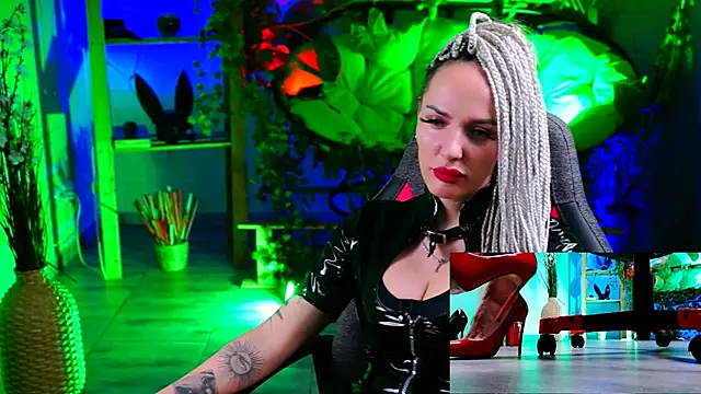 Snapshot of MonicaMaxwel chatting on 03-17-25, 02:45 MonicaMaxwel online show from 03-17-25, 02:45