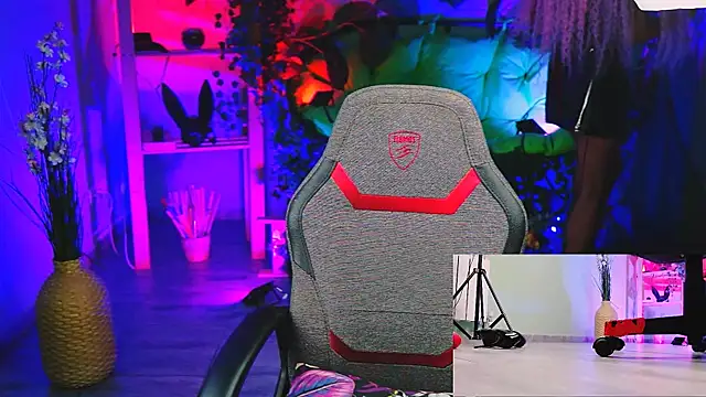 Snapshot of MonicaMaxwel chatting on 03-20-25, 06:09 MonicaMaxwel online show from 03-20-25, 06:09