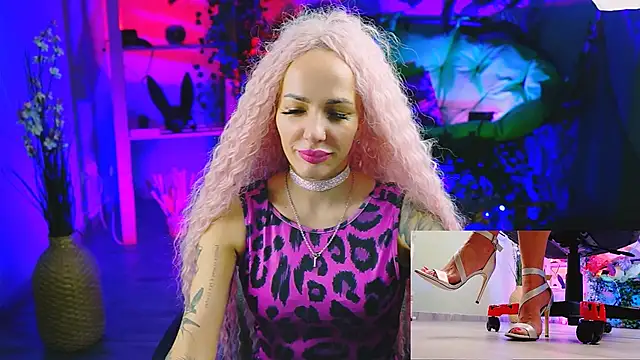 Snapshot of MonicaMaxwel chatting on 03-21-25, 12:06 MonicaMaxwel online show from 03-21-25, 12:06