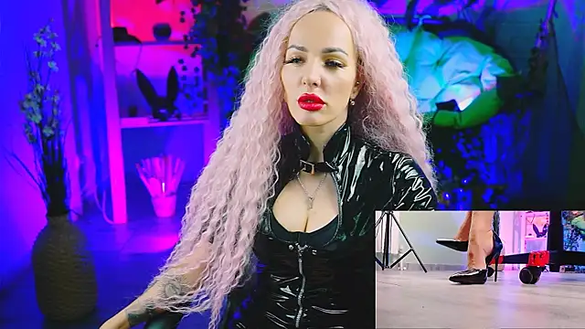 Snapshot of MonicaMaxwel chatting on 03-22-25, 11:42 MonicaMaxwel online show from 03-22-25, 11:42