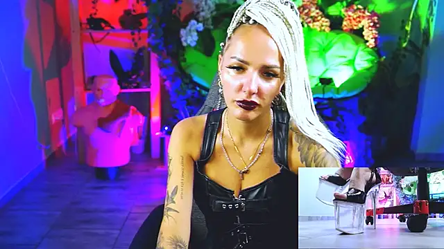 Snapshot of MonicaMaxwel chatting on 09-12-25, 11:32 MonicaMaxwel online show from 09-12-25, 11:32