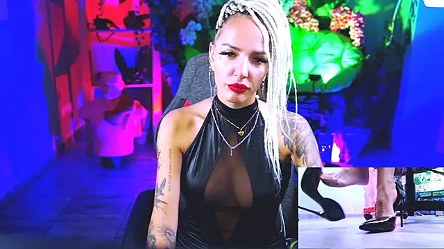 Snapshot of MonicaMaxwel chatting on 09-15-25, 11:32 MonicaMaxwel online show from 09-15-25, 11:32