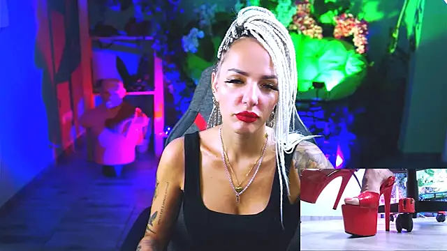 Snapshot of MonicaMaxwel chatting on 09-16-25, 11:22 MonicaMaxwel online show from 09-16-25, 11:22