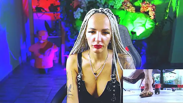 Snapshot of MonicaMaxwel chatting on 09-17-25, 10:50 MonicaMaxwel online show from 09-17-25, 10:50