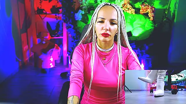 Snapshot of MonicaMaxwel chatting on 09-18-25, 11:12 MonicaMaxwel online show from 09-18-25, 11:12