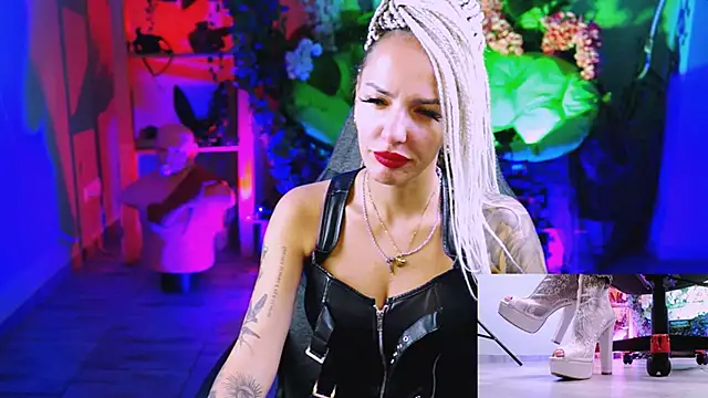 Snapshot of MonicaMaxwel chatting on 09-22-25, 11:01 MonicaMaxwel online show from 09-22-25, 11:01