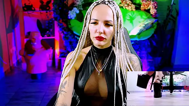 Snapshot of MonicaMaxwel chatting on 10-07-25, 11:07 MonicaMaxwel online show from 10-07-25, 11:07