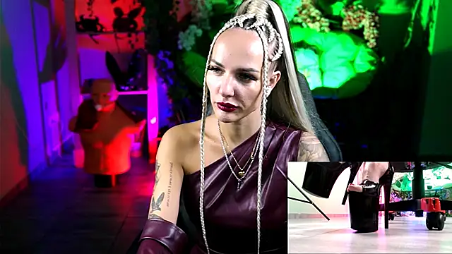 Snapshot of MonicaMaxwel chatting on 10-15-25, 10:48 MonicaMaxwel online show from 10-15-25, 10:48