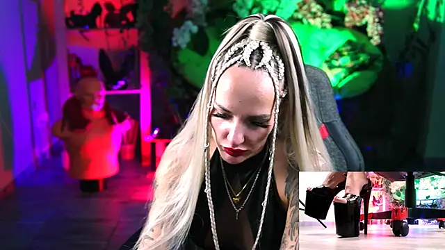 Snapshot of MonicaMaxwel chatting on 10-16-25, 11:11 MonicaMaxwel online show from 10-16-25, 11:11