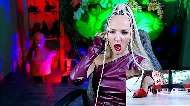 Snapshot of MonicaMaxwel chatting on 10-25-25, 11:29 MonicaMaxwel online show from 10-25-25, 11:29