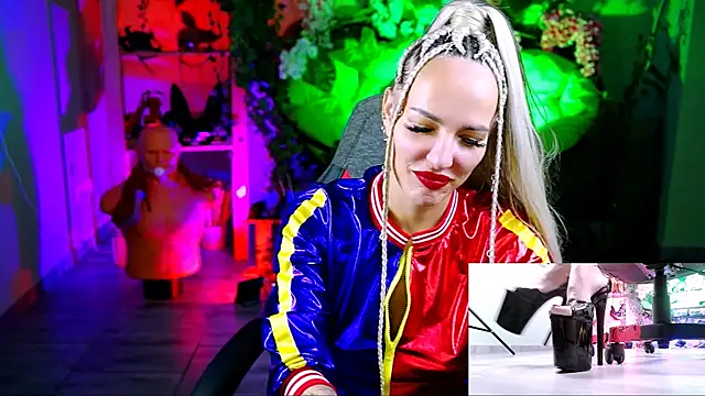 Snapshot of MonicaMaxwel chatting on 10-26-25, 11:16 MonicaMaxwel online show from 10-26-25, 11:16