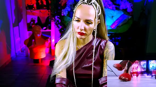 Snapshot of MonicaMaxwel chatting on 11-02-25, 11:01 MonicaMaxwel online show from 11-02-25, 11:01